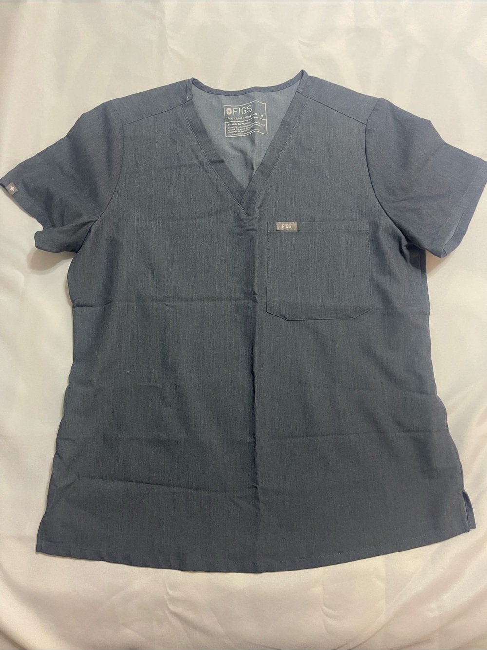 FIGS Catarina One-Pocket Scrub Top – Heather Denim – Medium